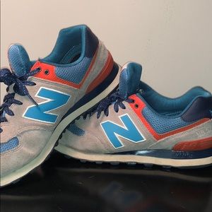 Men’s 9us 574 New Balance shoes.